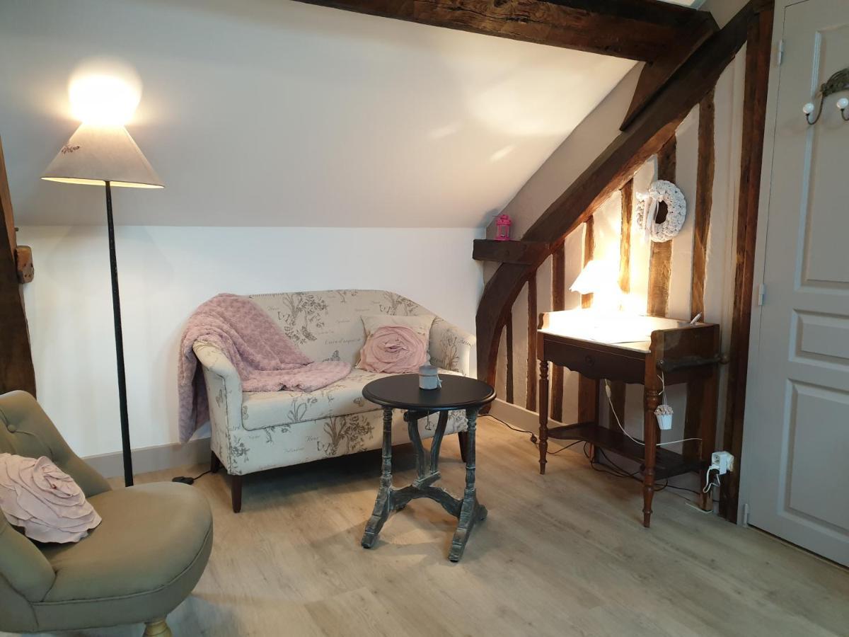 D'Anciennes "Chambres De Bonnes" Honfleur Exterior photo
